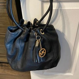 MK Blk leather medium sized purse